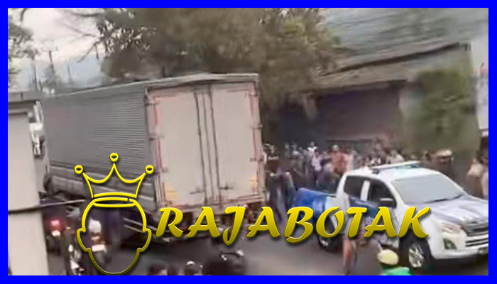 Saat Perempuan Tewas Terlindas Truk Di Jalan Raya